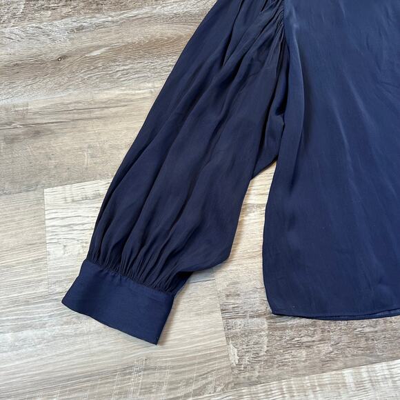 Lilly Pulitzer Navy Blouse Pleated Balloon Sleeve Gold Button Cuffs XL - Picture 3 of 7